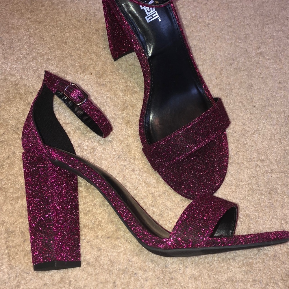 Cranberry sparkling heels